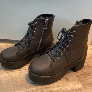 Current mood platform boots